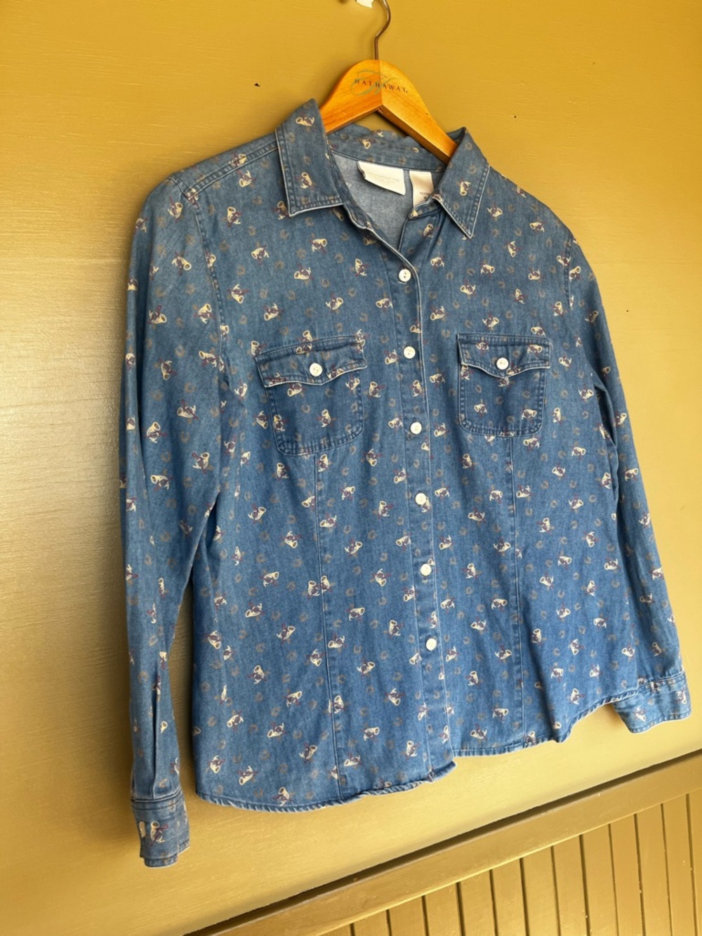 Liz Claiborne Petite Chambray Horseshoe Horn Print Button Down Med Petite - Picture 2 of 9